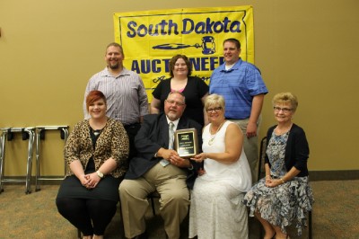 2015 SDAA Hall of Fame Inductee Wayne Bessman (Center) & Wife Dawn and Family 